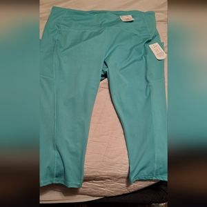 Women's Turquoise Xersion sport capri NWT